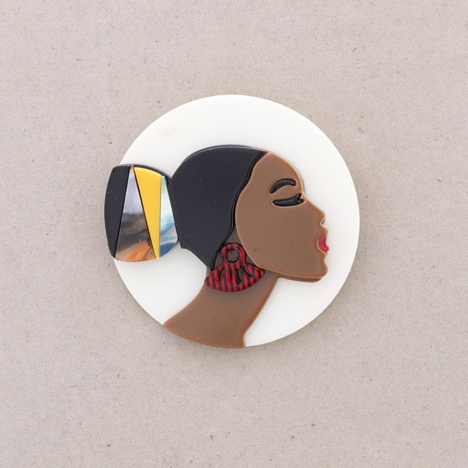 BROCHE MEDALLA RESINA CHICA