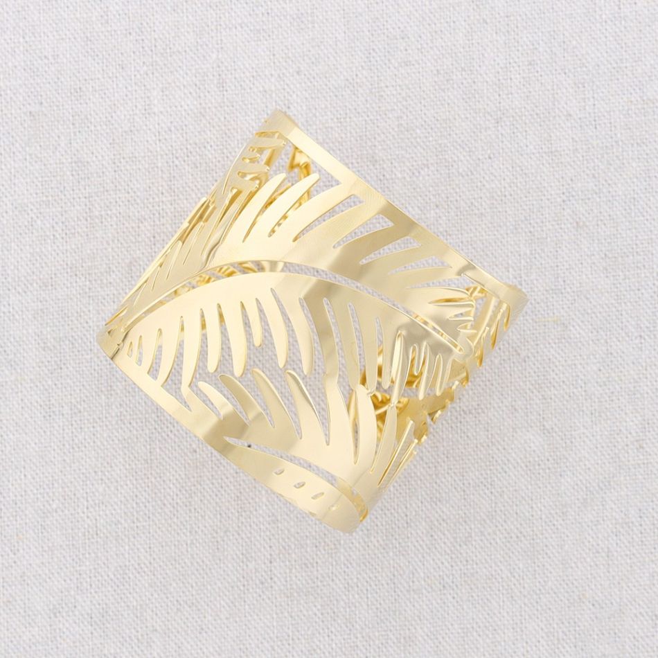 ADJUSTABLE STEEL BRACELET WITH OPENWORK LEAVES