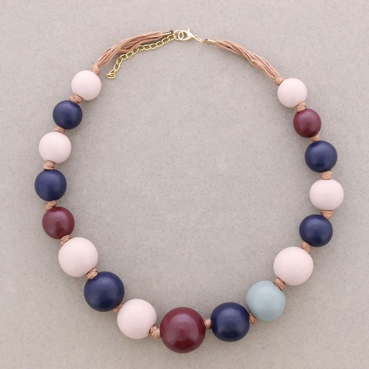 COLLAR BOLAS MADERA