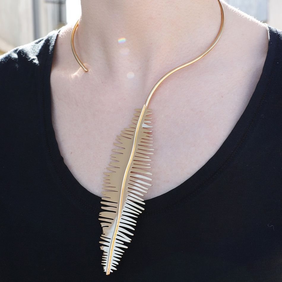 LEAF PENDANT STEEL NECKLACE