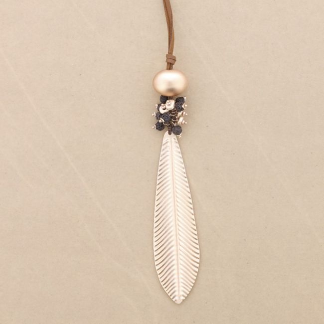 METAL LEAF LAVA BEADS PENDANT LONG NECKLACE