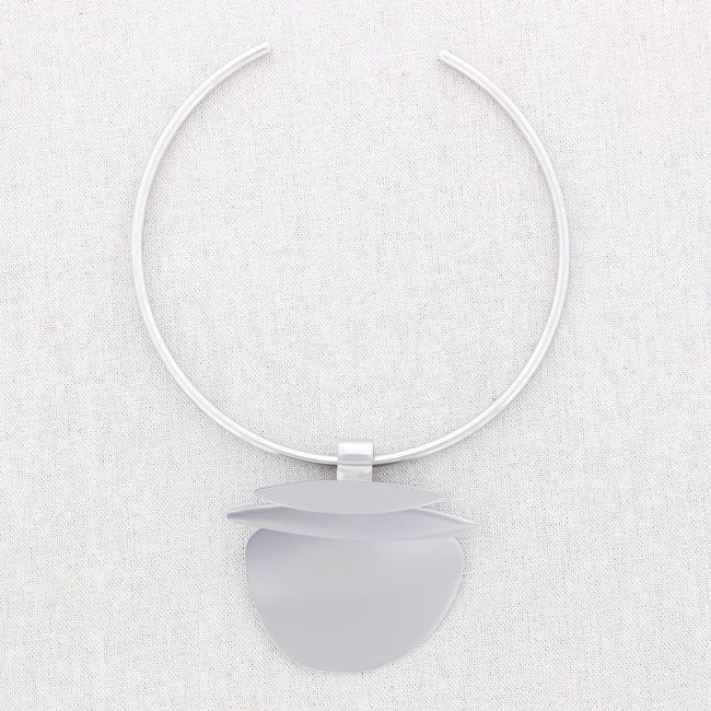 STEEL PENDANT CHOKER NECKLACE
