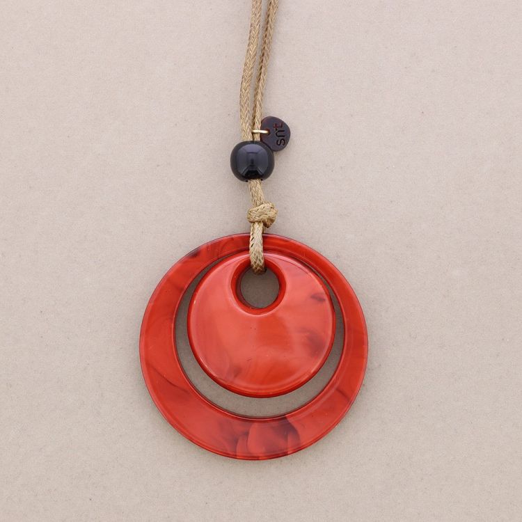 LONG RESIN PENDANT NECKLACE 2