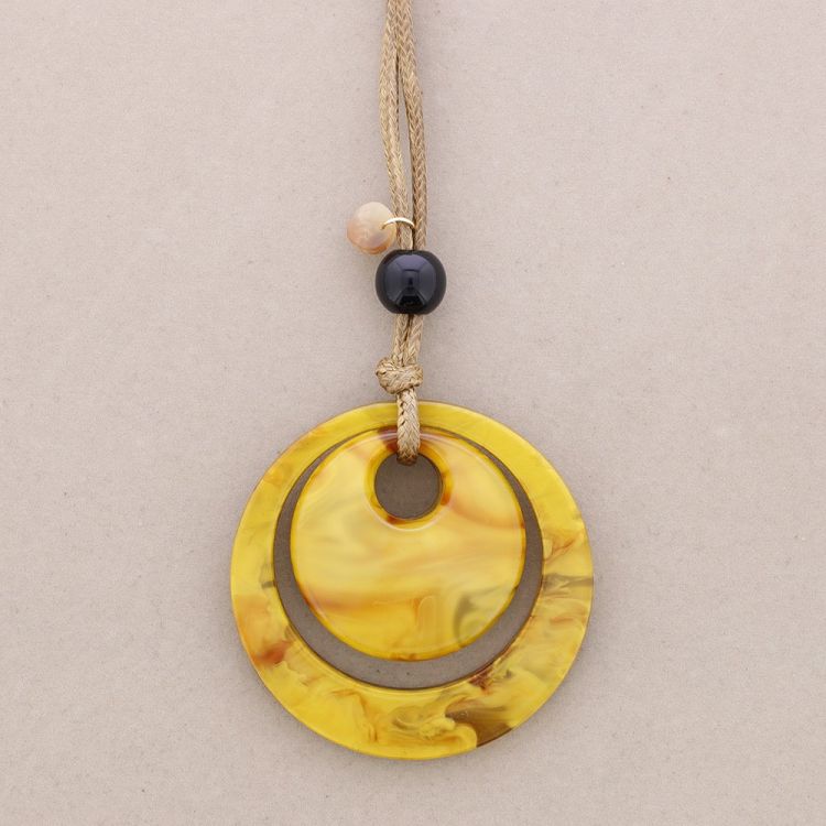 LONG RESIN PENDANT NECKLACE