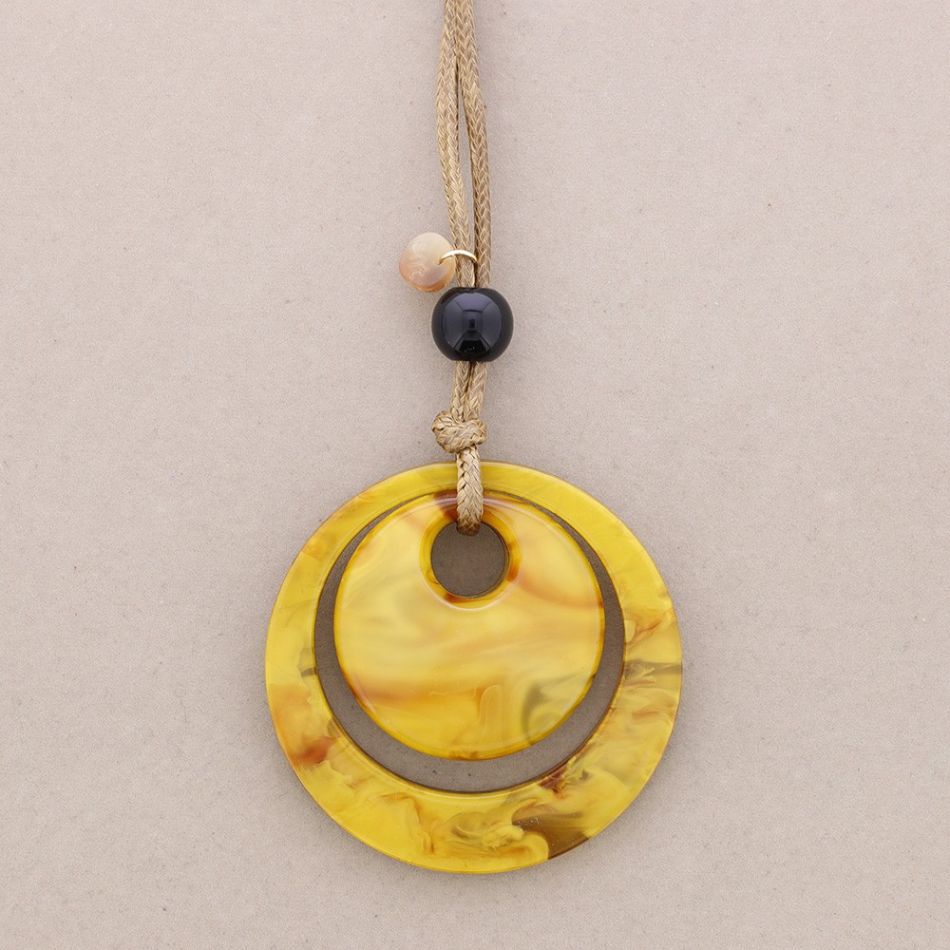 LONG RESIN PENDANT NECKLACE