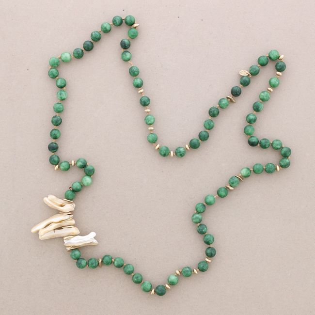 LONG NECKLACE WITH NATURAL NACRE BEADS