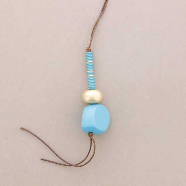 COLLAR LARGO COLGANTE CUENTAS RESINA