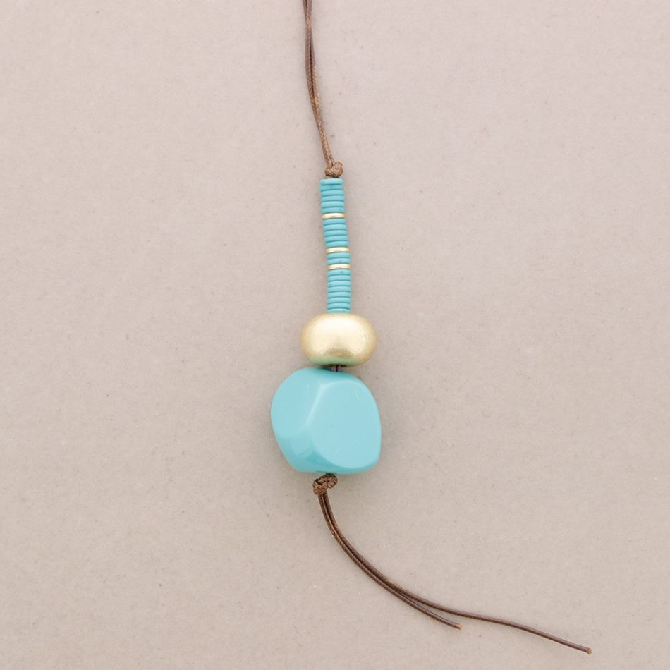 COLLAR LARGO COLGANTE CUENTAS RESINA