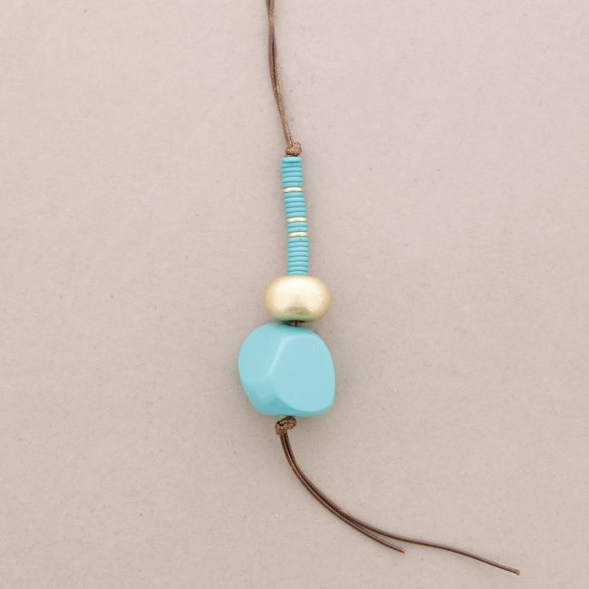 COLLAR LARGO COLGANTE CUENTAS RESINA