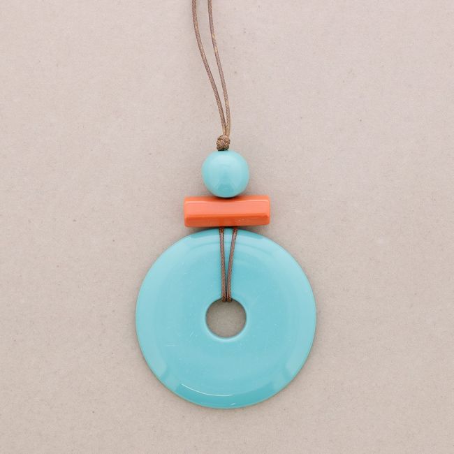 COLLAR LARGO COLGANTES CUENTAS RESINA
