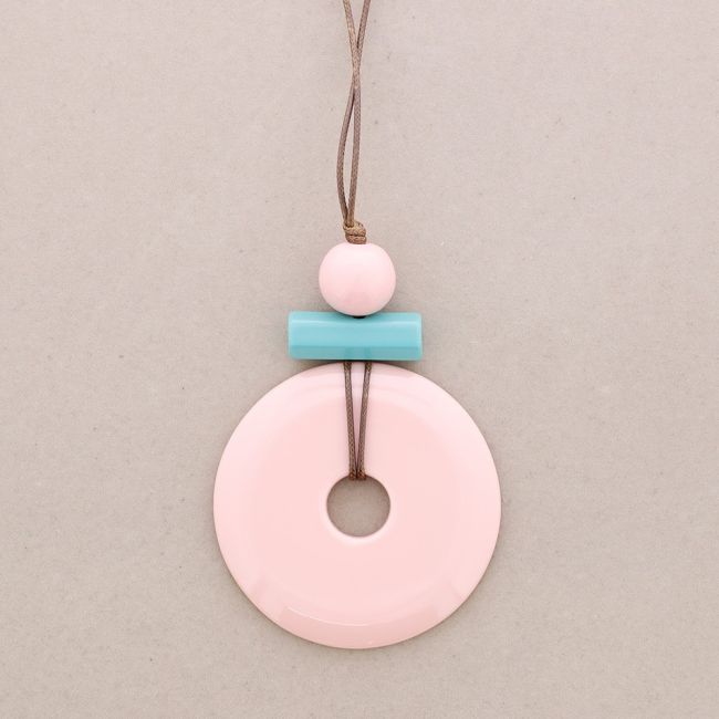 COLLAR LARGO COLGANTES CUENTAS RESINA