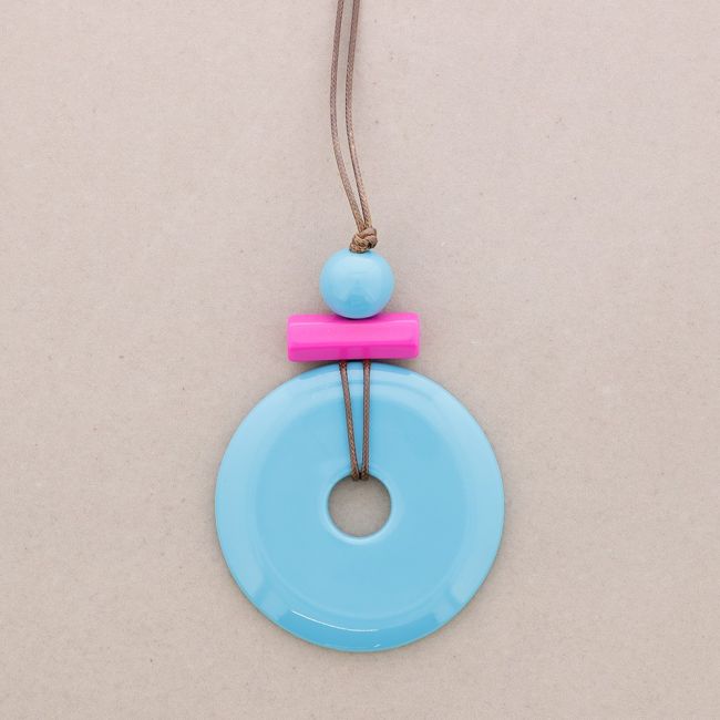 COLLAR LARGO COLGANTES CUENTAS RESINA