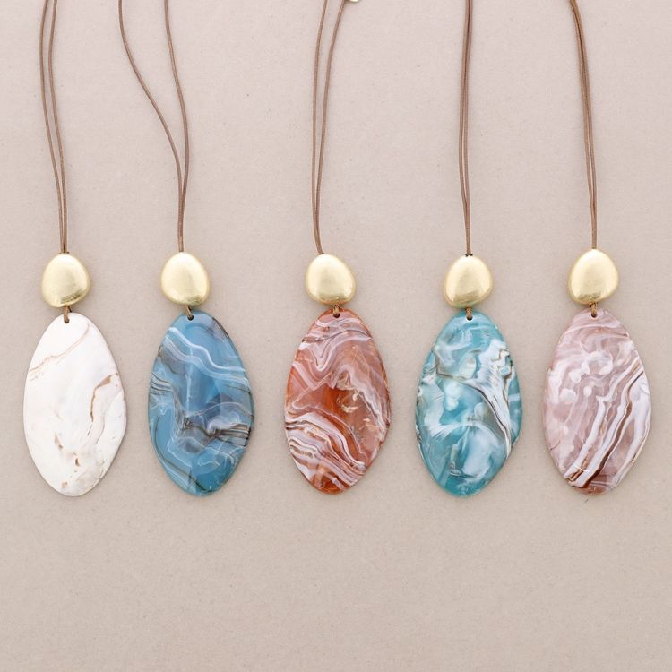 LONG RESIN PENDANT NECKLACE 2