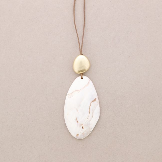 LONG RESIN PENDANT NECKLACE