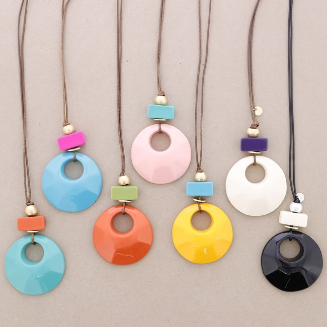 COLLAR LARGO COLGANTES CUENTAS RESINA