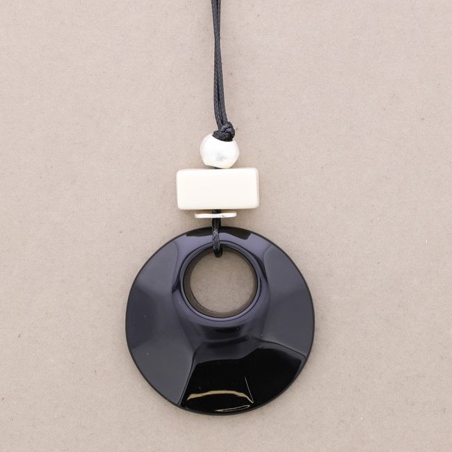 COLLAR LARGO COLGANTES CUENTAS RESINA