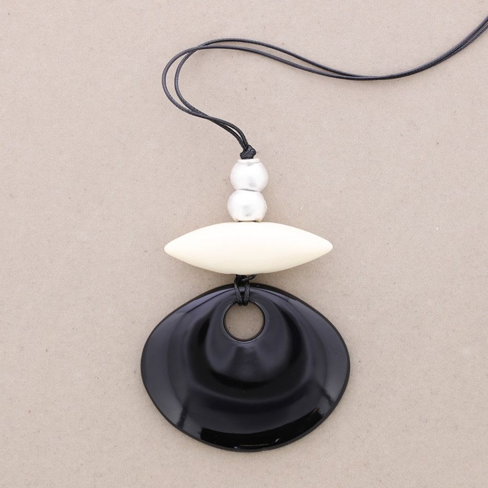 COLLAR LARGO COLGANTES CUENTAS RESINA