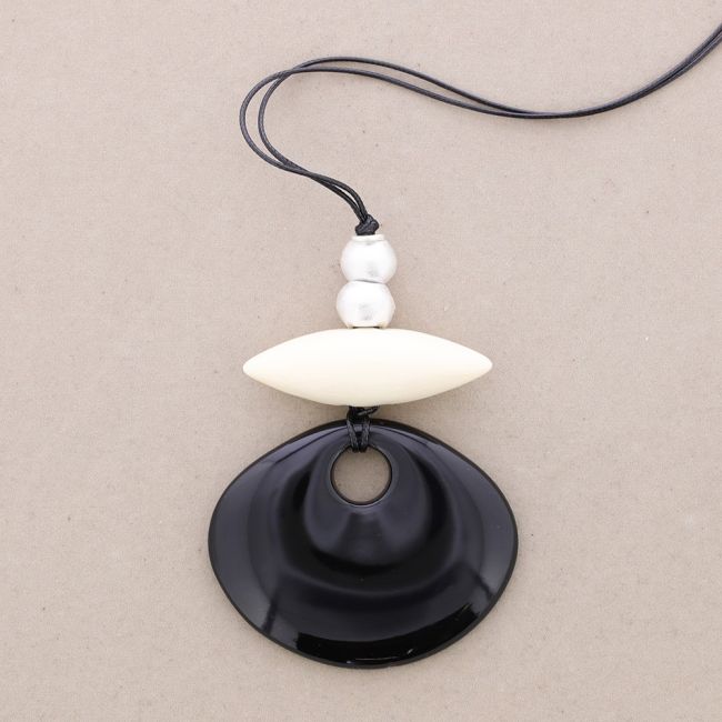 COLLAR LARGO COLGANTES CUENTAS RESINA