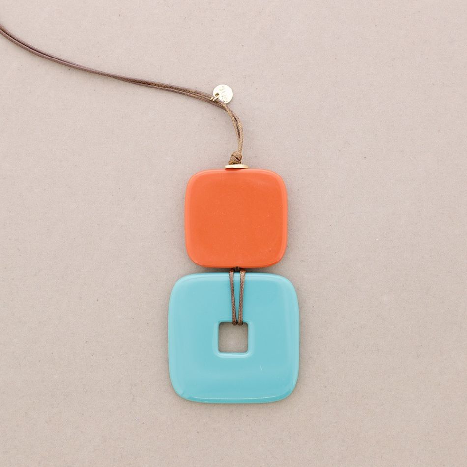COLLAR LARGO COLGANTES CUENTAS RESINA