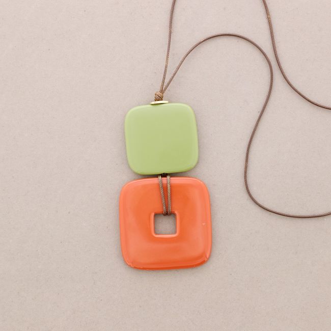COLLAR LARGO COLGANTES CUENTAS RESINA