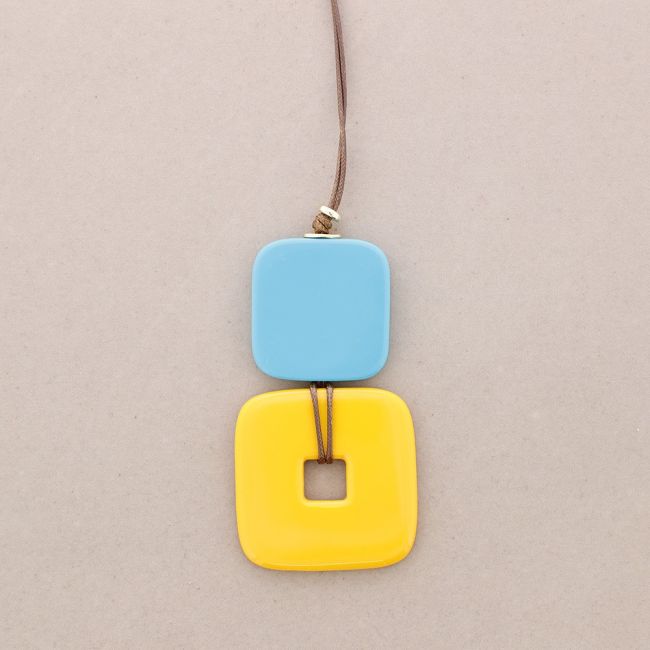 LONG NECKLACE WITH RESIN BEAD PENDANTS