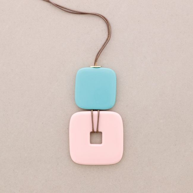 COLLAR LARGO COLGANTES CUENTAS RESINA