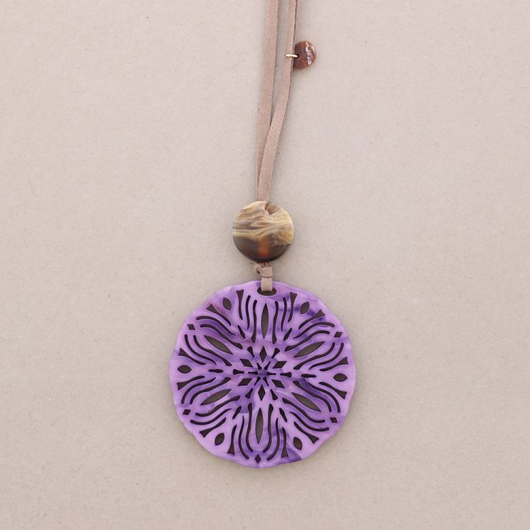 COLLAR LARGO COLGANTE RESINA