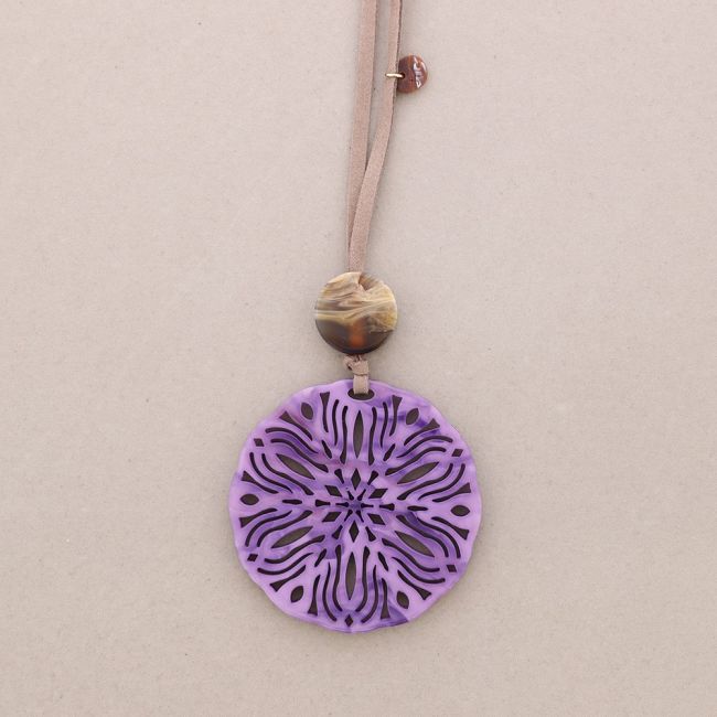 LONG RESIN PENDANT NECKLACE