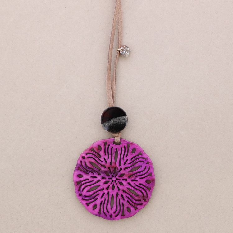 LONG RESIN PENDANT NECKLACE 2