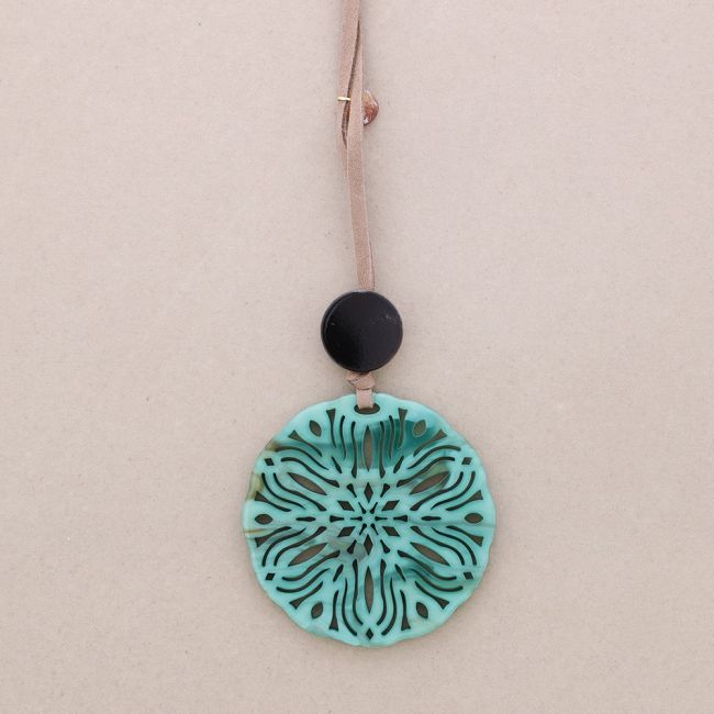 COLLAR LARGO COLGANTE RESINA