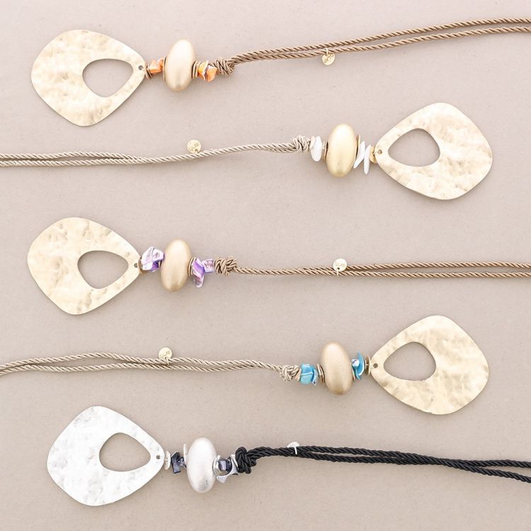 LONG METAL PENDANT NECKLACE WITH NACRE BEADS 2