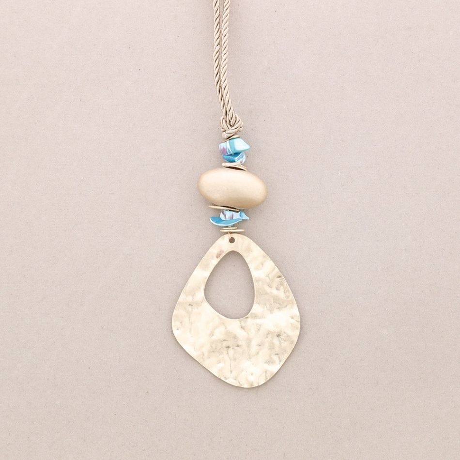 LONG METAL PENDANT NECKLACE WITH NACRE BEADS