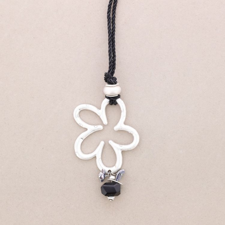 LONG STONE FLOWER PENDANT NECKLACE