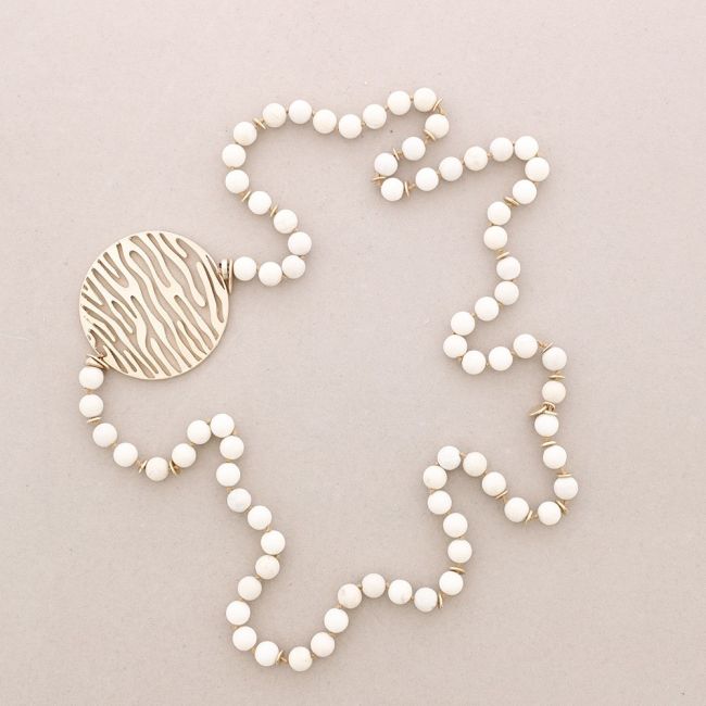 LONG STONES METAL MEDAL NECKLACE