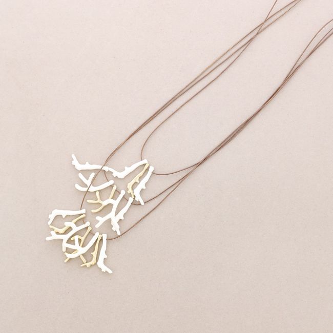 COLLAR LARGO COLGANTES CORAL RESINA