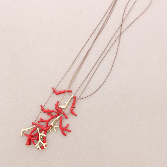 COLLAR LARGO COLGANTES CORAL RESINA