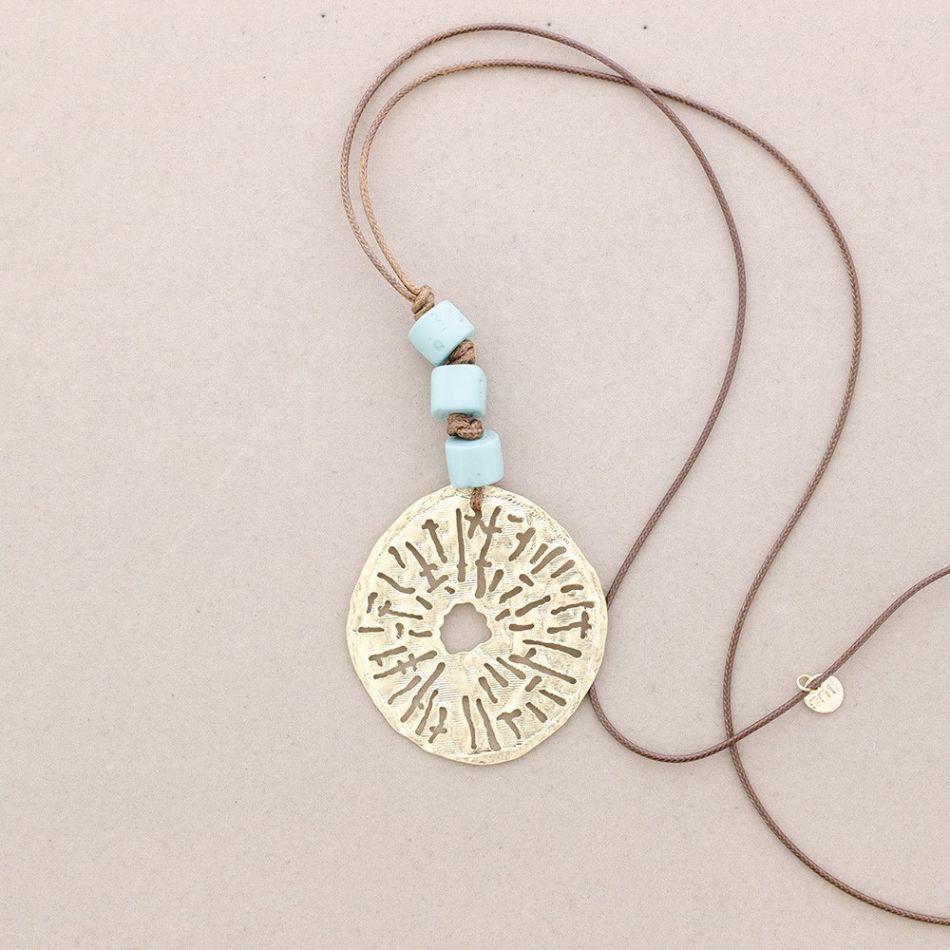 LONG NECKLACE WITH RESIN BEADS METAL MEDALLION PENDANT