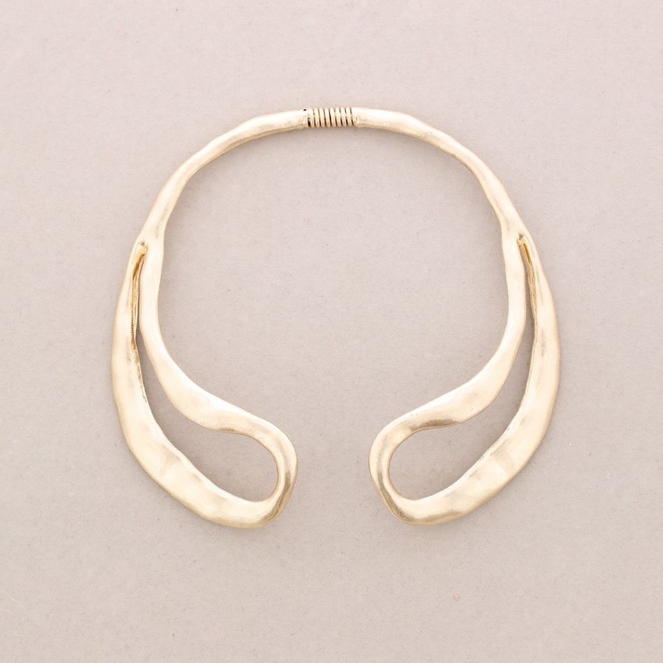 ADAPTABLE MINIMALIST CHOKER