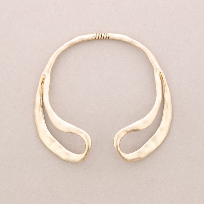 ADAPTABLE MINIMALIST CHOKER