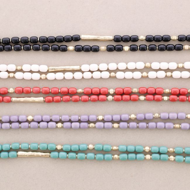 LONG NECKLACE WITH RESIN METAL BEADS