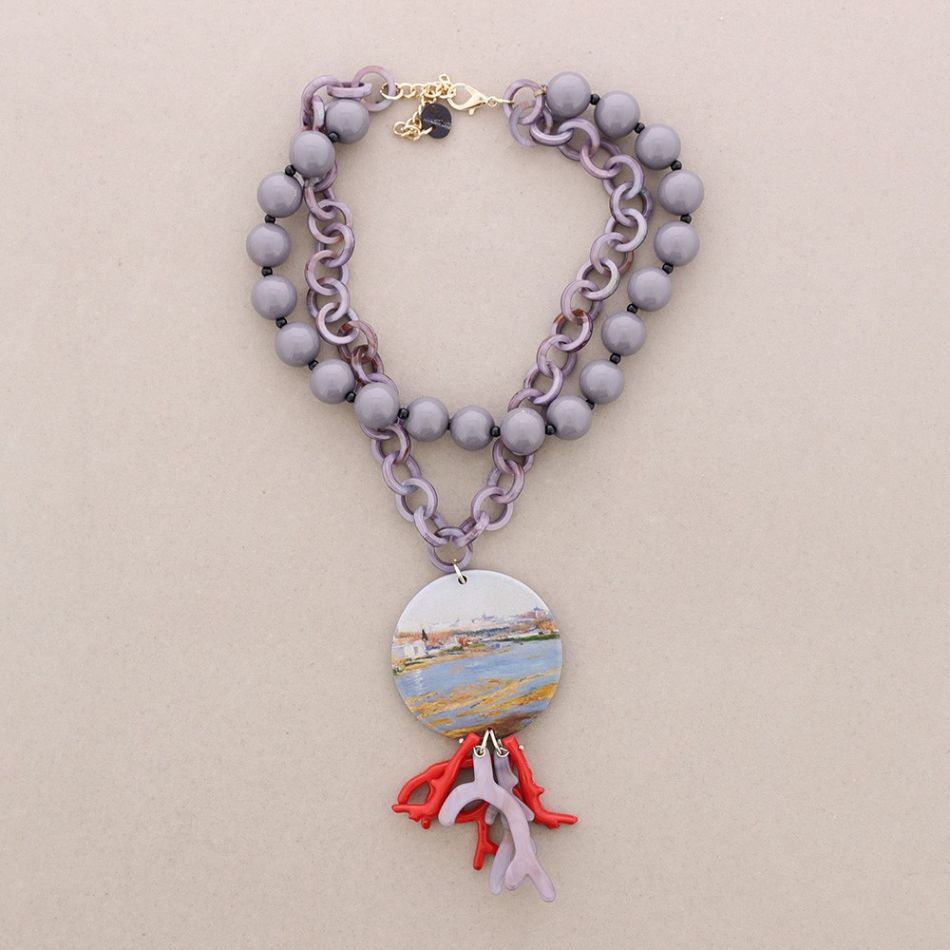 RESIN MEDAL PENDANT NECKLACE WITH MARINE MOTIF