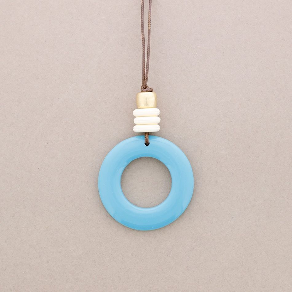 LONG RESIN CIRCLE PENDANT NECKLACE