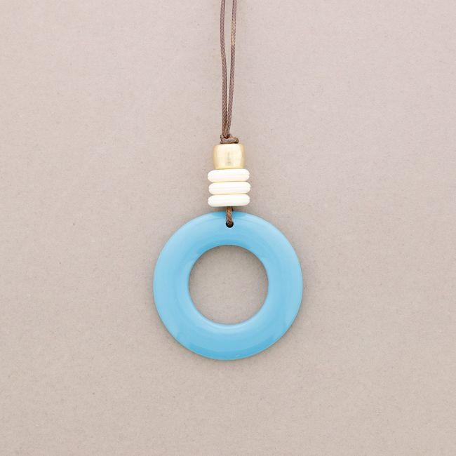 LONG RESIN CIRCLE PENDANT NECKLACE