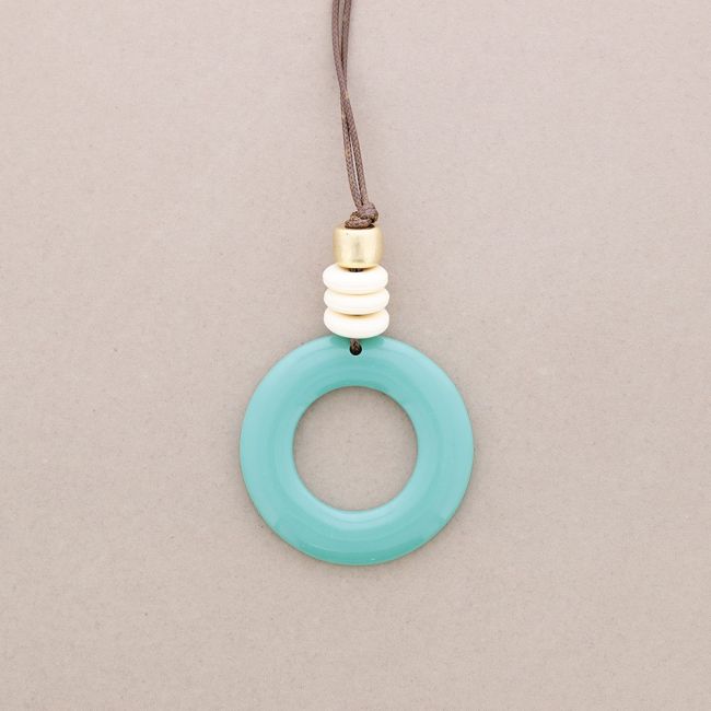 LONG RESIN CIRCLE PENDANT NECKLACE