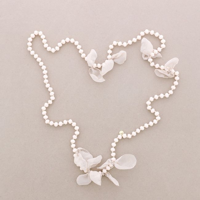 COLLAR LARGO PERLAS FLOR