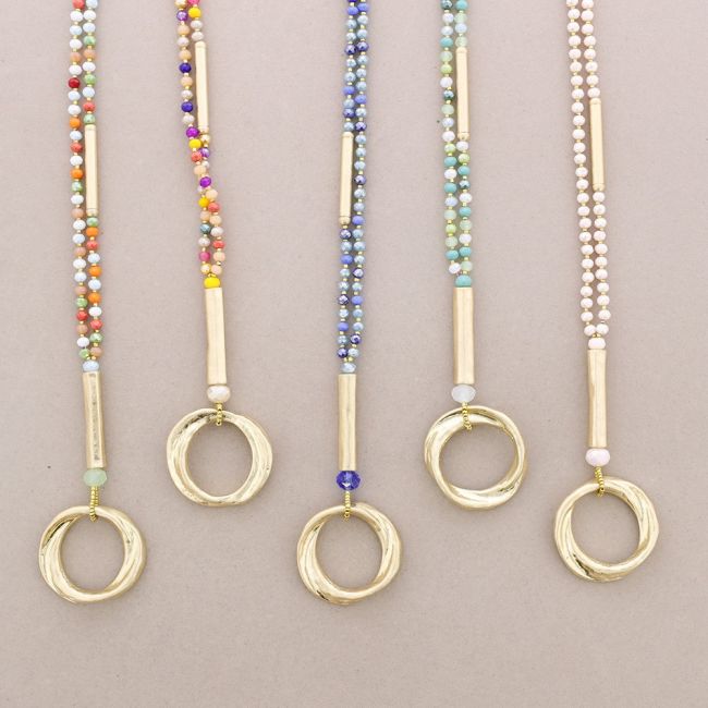 LONG NECKLACE WITH FACETED CRYSTALS METAL CIRCLE PENDANT