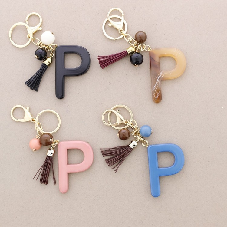 LLAVERO COLGANTE LETRA INICIAL P RESINA 2