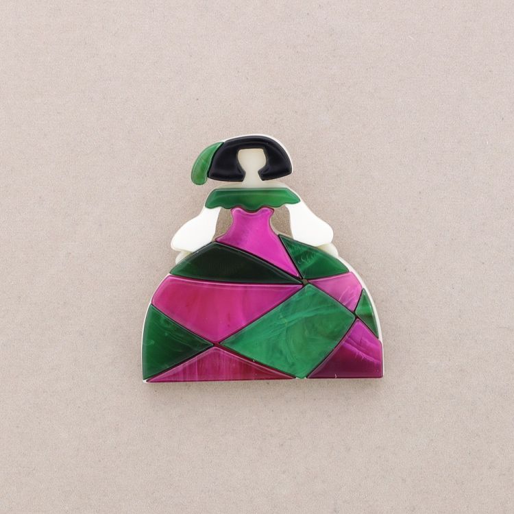 BROCHE MENINA RESINA