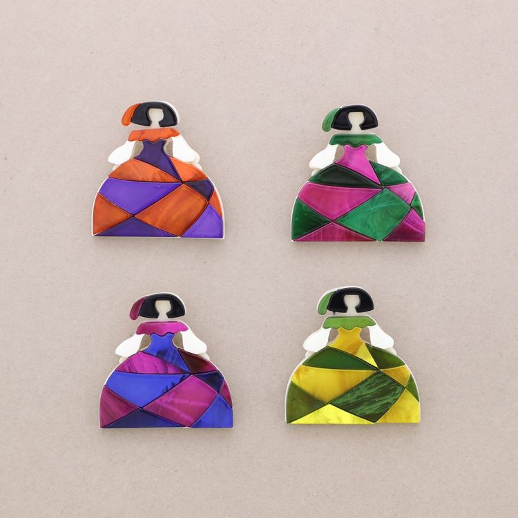 BROCHE MENINA RESINA 2