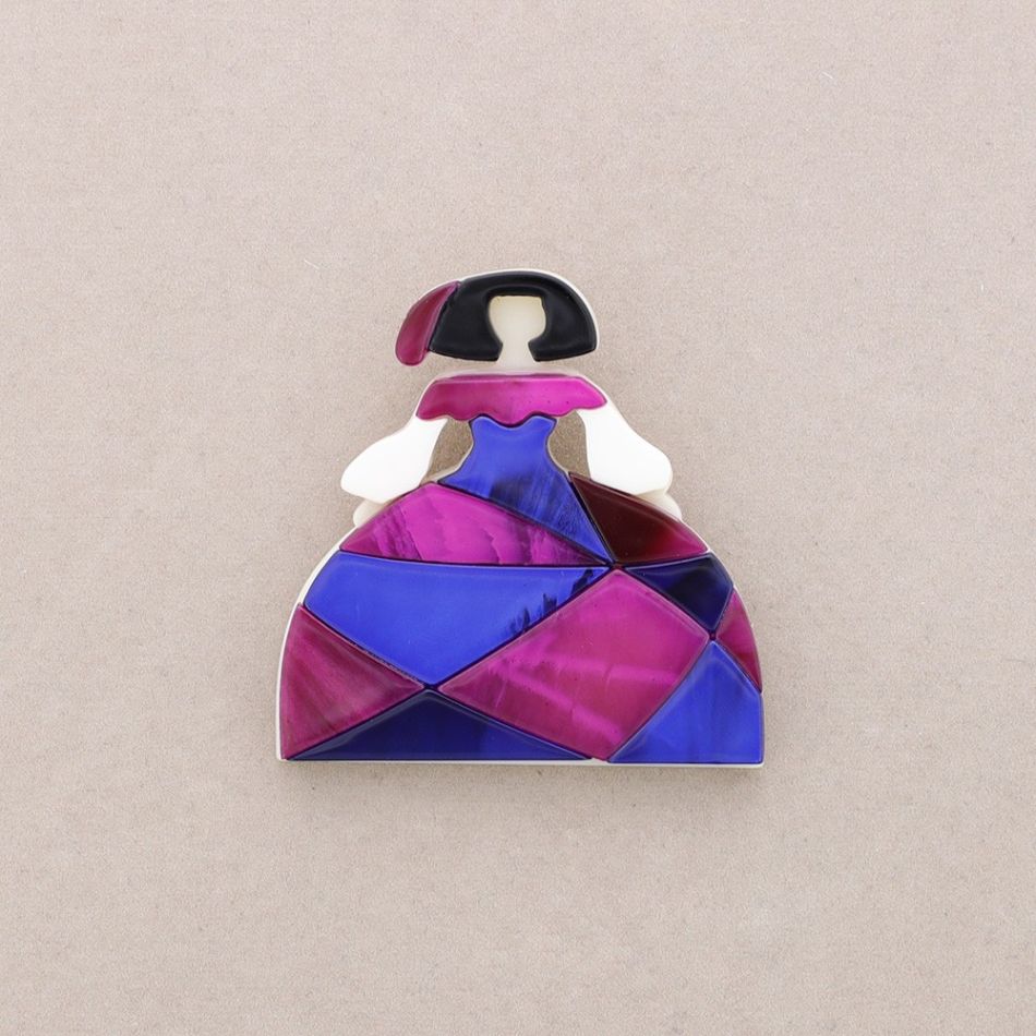 RESIN MENINA BROOCH